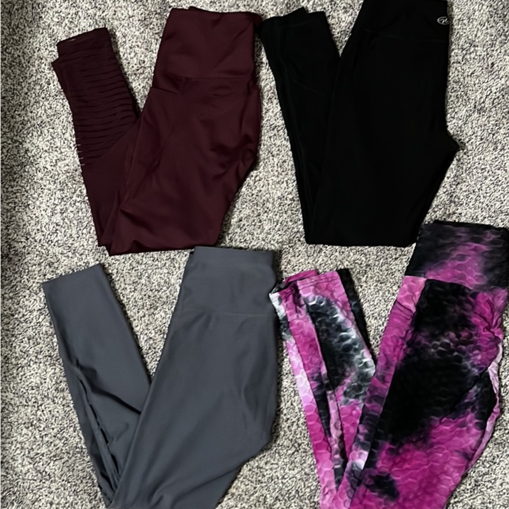 Lot of 4 pairs of leggings. All smalls.